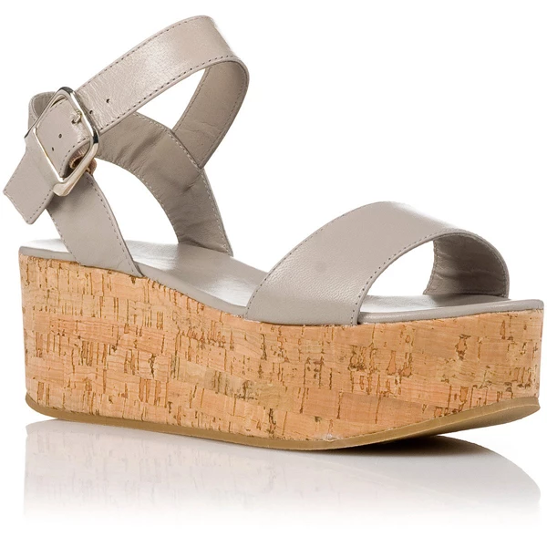 Flatforms: Αυτά είναι τα αγαπημένα παπούτσια της Ελένης Μενεγάκη - εικόνα 3