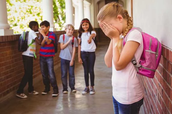 Ανάλυσέ το | «Πώς να εντοπίσω και να σταματήσω το σχολικό εκφοβισμό στο παιδί μου;»