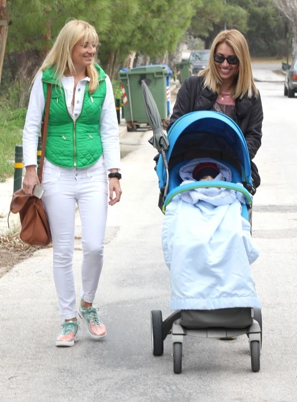 Μαρία Ηλιάκη: Η βόλτα τους με τον μικρό γιο της Φαίης Σκορδά - εικόνα 3