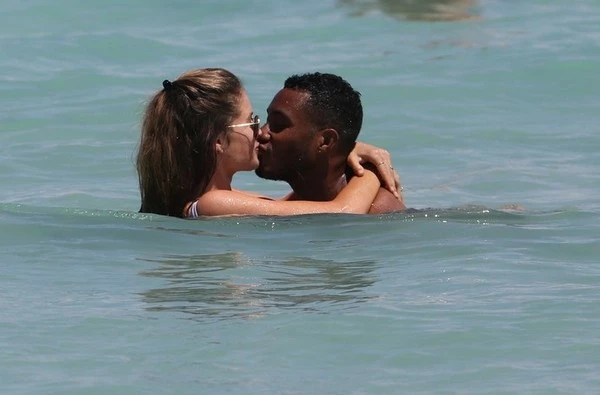 Doutzen Kroes: Παίζει ρακέτες και μας αφήνει με το στόμα ανοιχτό! - εικόνα 3