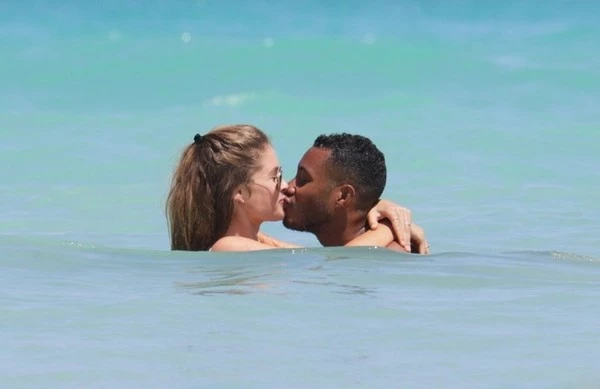 Doutzen Kroes: Παίζει ρακέτες και μας αφήνει με το στόμα ανοιχτό! - εικόνα 5