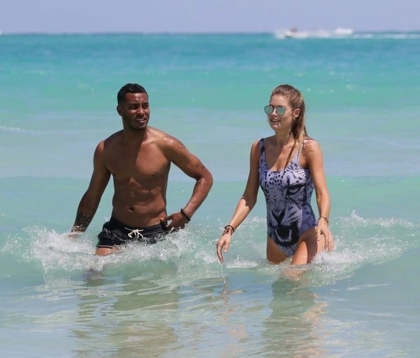 Doutzen Kroes: Παίζει ρακέτες και μας αφήνει με το στόμα ανοιχτό! - εικόνα 6