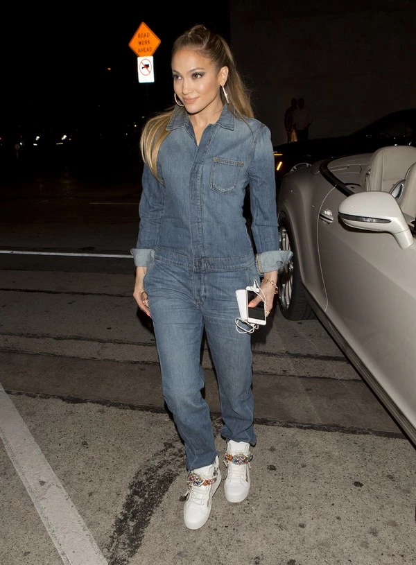 Τι φοράει η Jennifer Lopez για ένα δείπνο στο πιο ακριβό εστιατόριο του Hollywood; - εικόνα 2