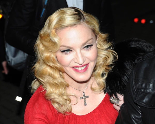H Madonna κάνει μια εμφάνιση "φωτιά στα κόκκινα" - εικόνα 2