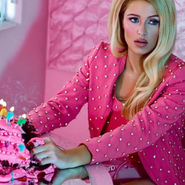 Paris Hilton: Η κληρονόμος ξαναχτυπά ως ζωντανή Barbie - εικόνα 4
