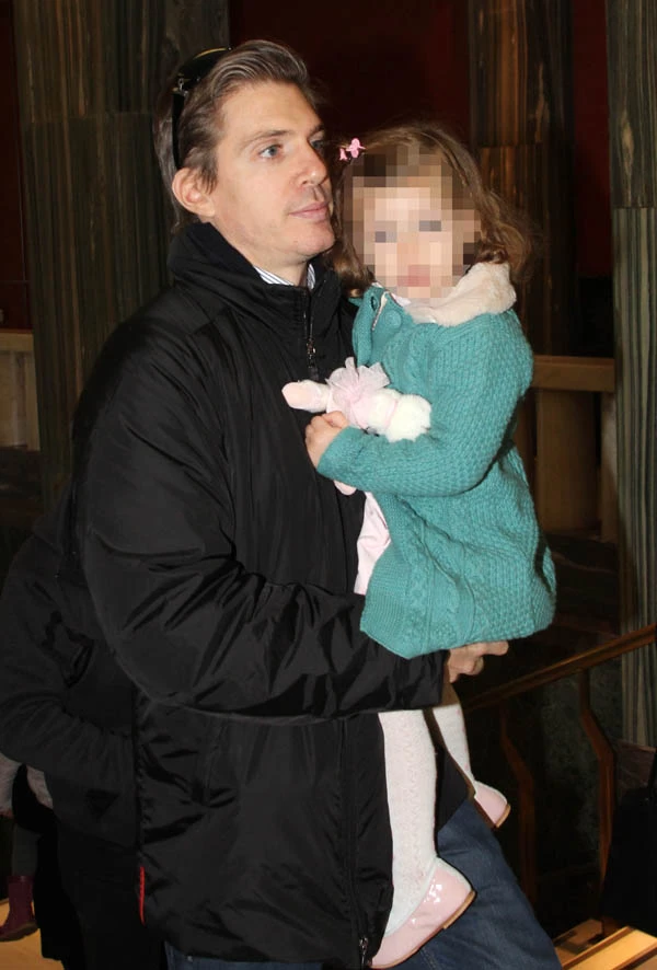 Marietta Xroysala Lewn Patitsas Eginan Goneis Gia 2h Fora Celebrities Eidhseis