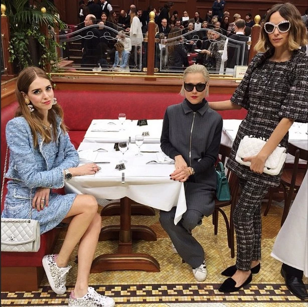 Chanel AW15: 15+1 φωτογραφίες από τη "Brasserie Gabrielle" - εικόνα 5