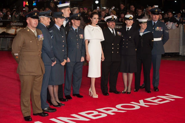 Η Angelina Jolie στην πρεμιέρα του Unbroken στο Λονδίνο - εικόνα 4