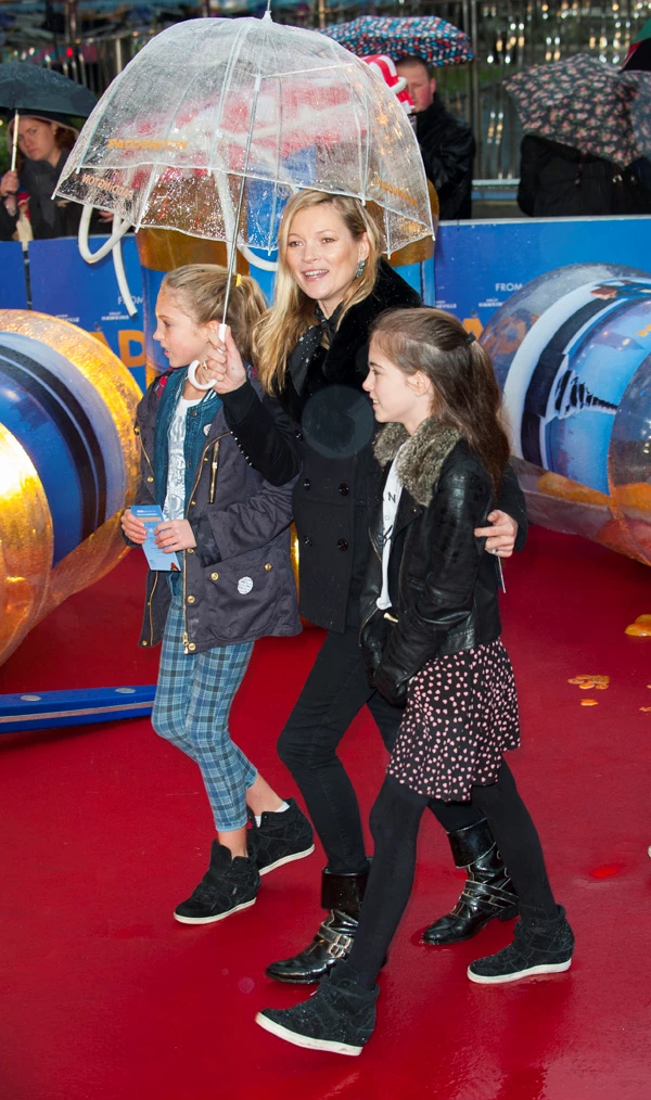 Η κόρη της Kate Moss συνοδεύει τη μαμά της στην πρεμιέρα του "Paddington" - εικόνα 2