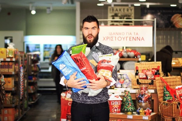 O Γαβριήλ Νικολαΐδης διαλέγει τις αγαπημένες του λιχουδιές στο Marks & Spencer Food