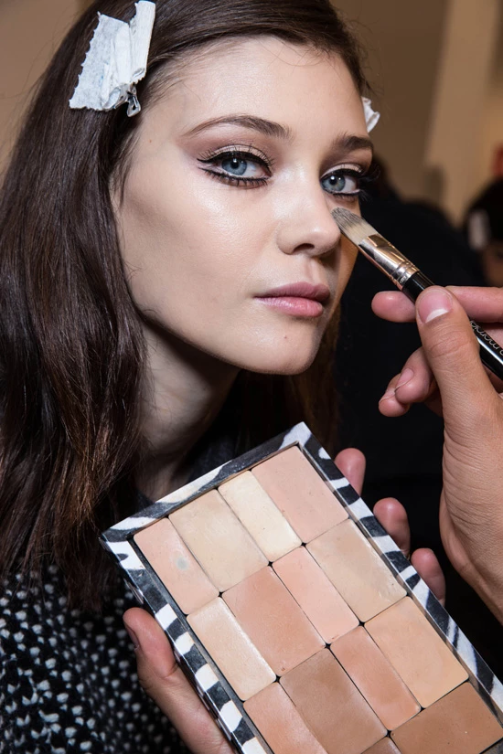 #beautyquestion: Τι βάζεις πρώτο: Make up ή concealer; 