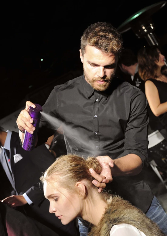 Το εντυπωσιακό σινιόν από το show Mi-Ro F/W 2014-15