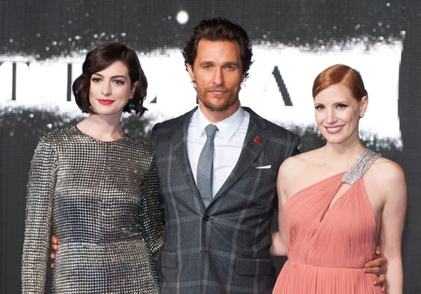 Jessica Chastain, Anne Hathaway και Matthew McConaughey στην πιο λαμπερή πρεμιέρα - εικόνα 7