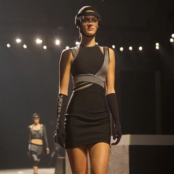 Περισσότερο footage από το Alexander Wang x H&M show στη Νέα Υόρκη - εικόνα 2