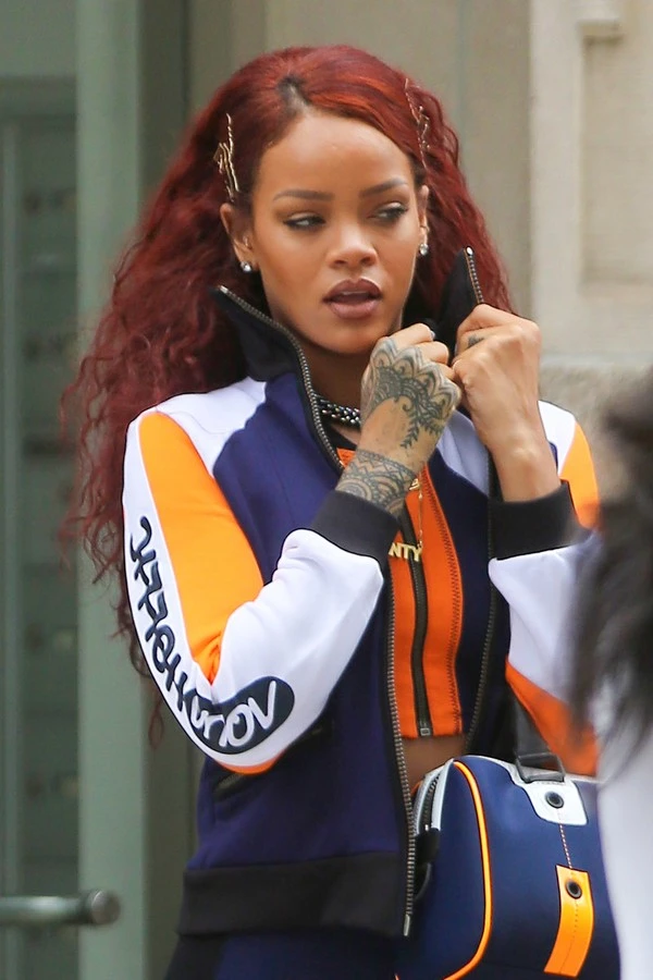To sporty chic look της Rihanna στη Νέα Υόρκη - εικόνα 3