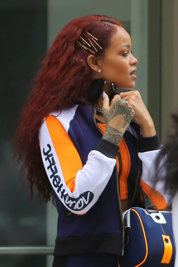 To sporty chic look της Rihanna στη Νέα Υόρκη - εικόνα 2