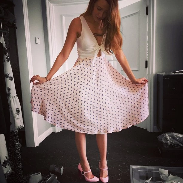 Blake Lively: Σχεδίασε το πρώτο της φόρεμα για χάρη του site της