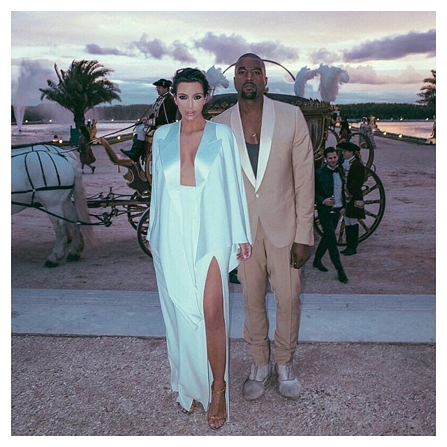 Kim Kardashian - Kanye West: Ακόμα περισσότερες φωτογραφίες από το γάμο τους - εικόνα 2