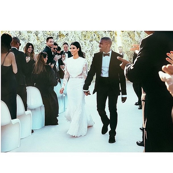 Kim Kardashian - Kanye West: Ακόμα περισσότερες φωτογραφίες από το γάμο τους - εικόνα 6