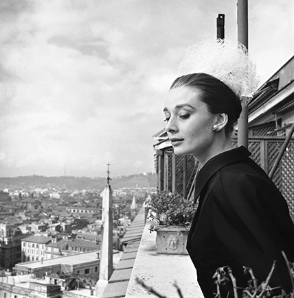 Audrey Hepburn: Σπάνιες ή αδημοσίευτες φωτογραφίες της στην έκθεση Portraits of an Icon - εικόνα 3