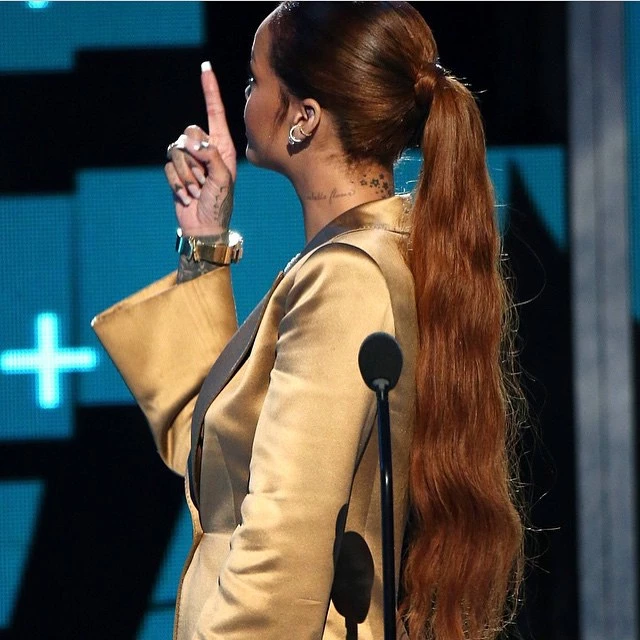 Rihanna: Η εμφάνιση της στα BET Awards και η συνάντηση με τον πρώην σύντροφο της, Chris Brown - εικόνα 3