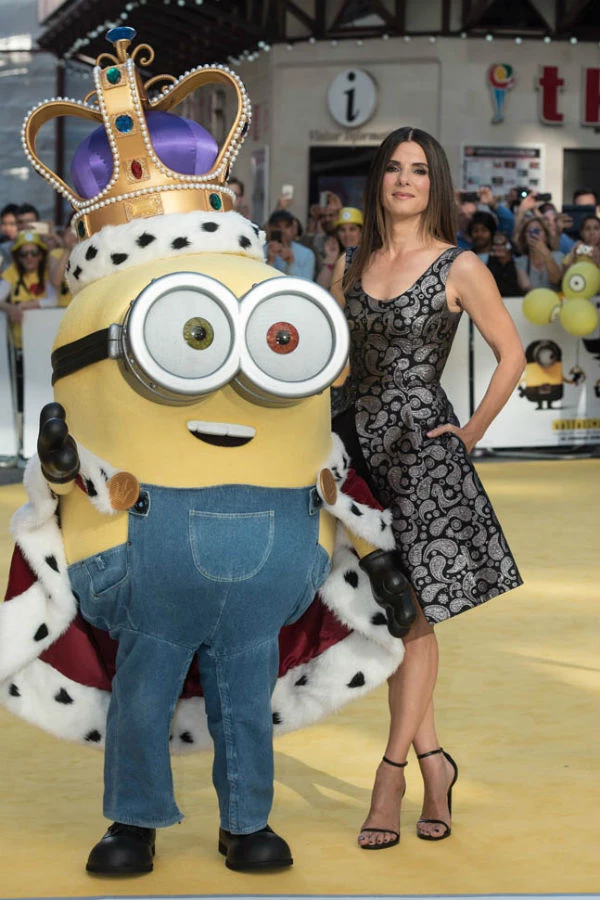 Sandra Bullock: Εντυπωσιακή εμφάνιση στην πρεμιέρα της ταινίας "Minion" - εικόνα 2