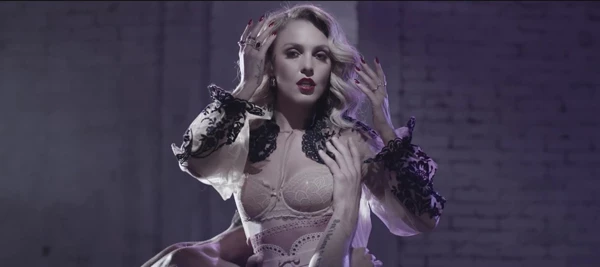 Το video clip της Τάμτα για το τραγούδι "Unloved" έκανε πρεμιέρα - εικόνα 2
