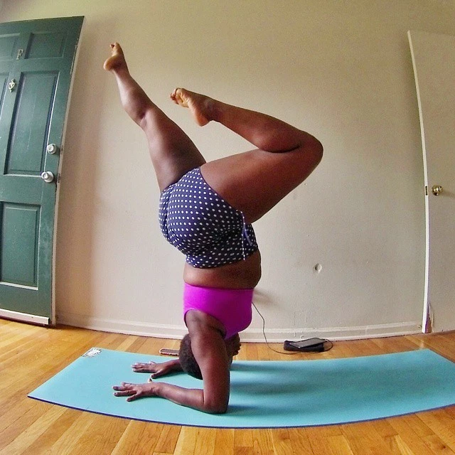 Η Jessamyn Stanley είναι η plus size yogi που αλλάζει τα δεδομένα στο fitness