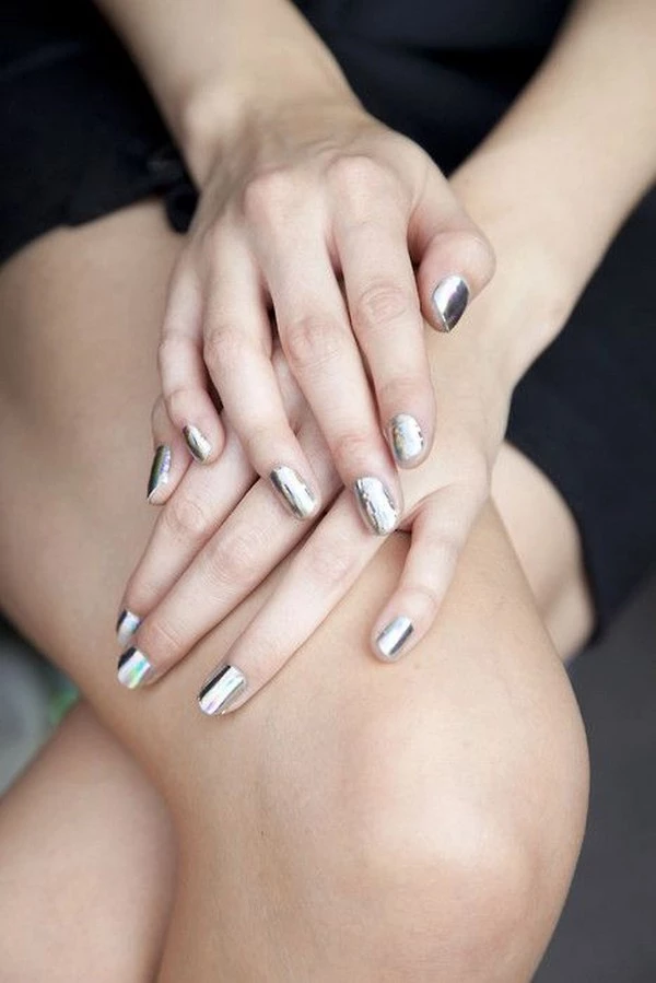 #maniMonday: Είναι η κατάλληλη στιγμή να τολμήσεις τα metallic nails - εικόνα 8