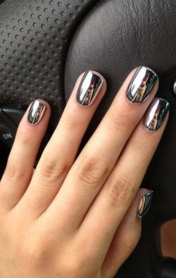 #maniMonday: Είναι η κατάλληλη στιγμή να τολμήσεις τα metallic nails - εικόνα 6