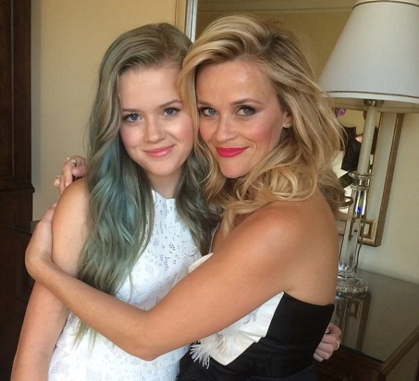 Reese Witherspoon: Δείτε την 15χρονη κόρη της, με την οποία μοιάζουν σαν δύο σταγόνες νερό!