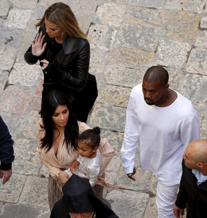 Kim Kardashian - Kanye West: Φωτογραφίες από τη βάφτιση της κόρης τους στην Ιερουσαλήμ! - εικόνα 3
