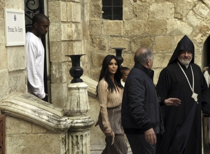 Kim Kardashian - Kanye West: Φωτογραφίες από τη βάφτιση της κόρης τους στην Ιερουσαλήμ! - εικόνα 6