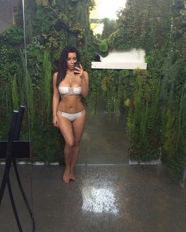Kim Kardashian: Όλες οι selfies της σε ένα βιβλίο - εικόνα 6