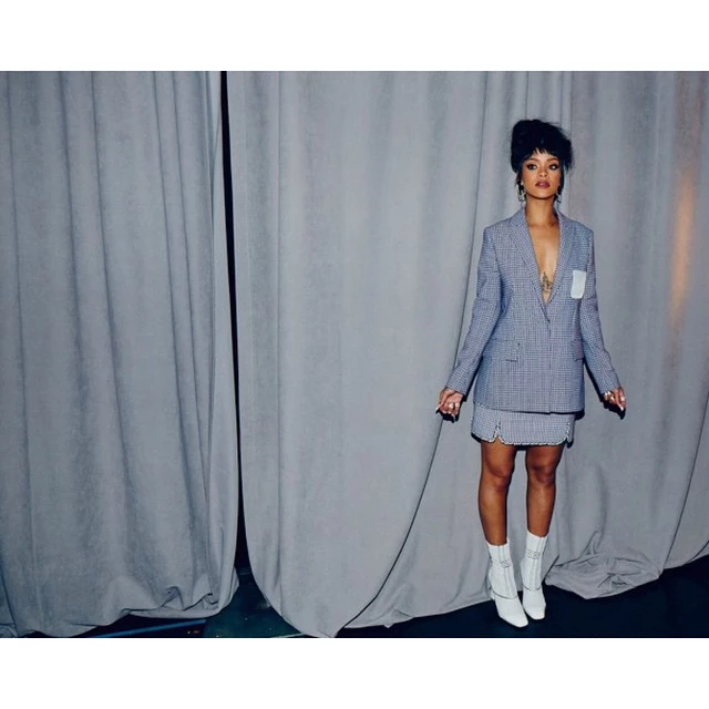 Rihanna: Με νέο look και πολλές selfies σε μουσική παρουσίαση  - εικόνα 2