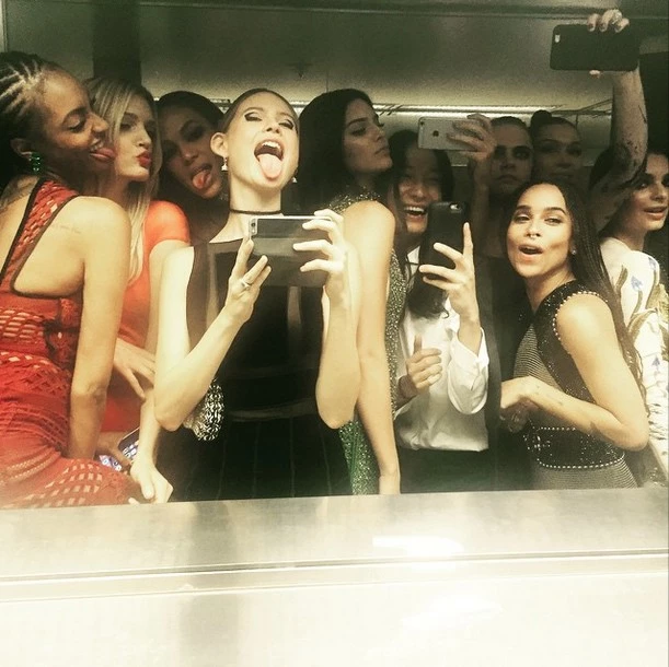 Στο Met Gala 2015 απαγορεύονταν τα selfies! Ποιοι παραβίασαν τον κανόνα;  - εικόνα 5