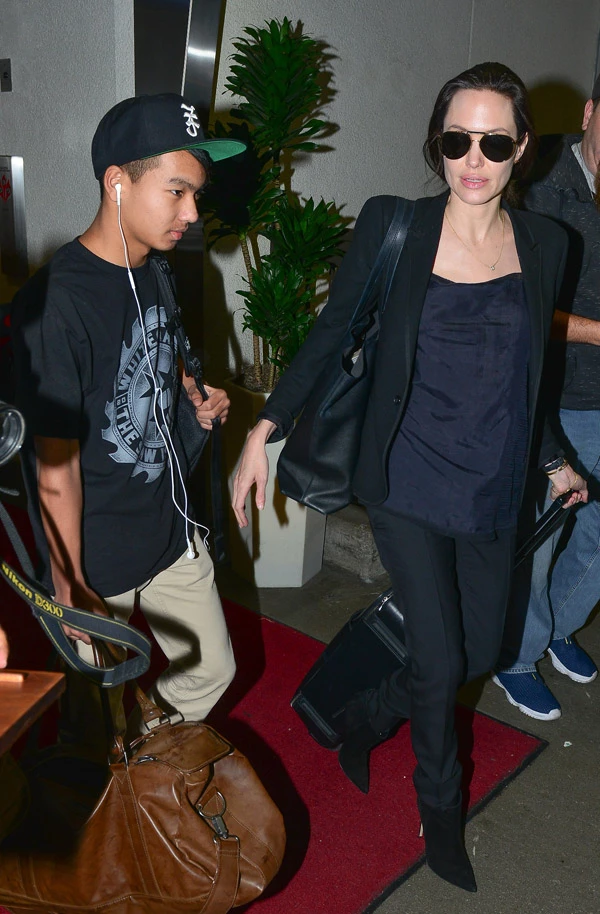 Ο Brad Pitt χτυπημένος και η Angelina στο αεροδρόμιο - εικόνα 4