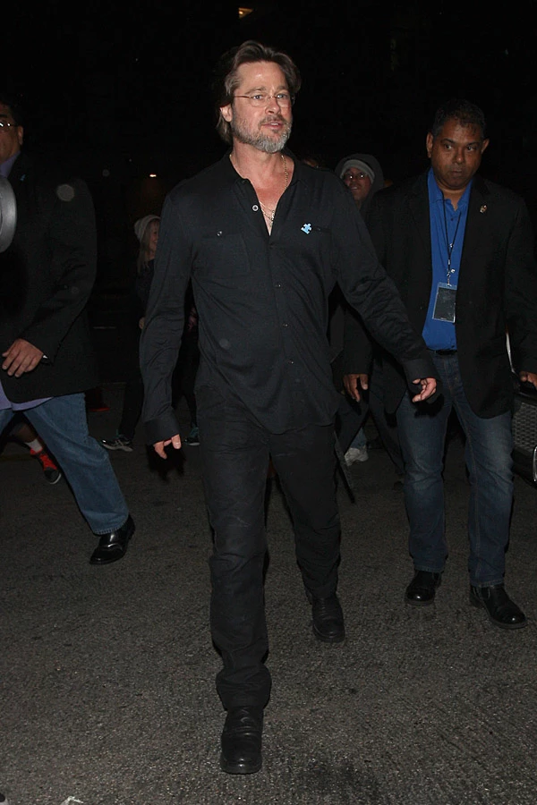 Ο Brad Pitt χτυπημένος και η Angelina στο αεροδρόμιο