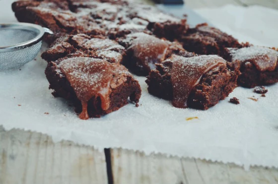 Brownies σοκολάτας με αλμυρή καραμέλα γάλακτος | Μια εύκολη συνταγή για ένα εντυπωσιακό επιδόρπιο