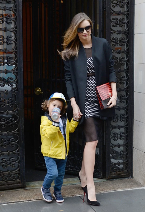 Miranda Kerr: Συνεχίζει τις εξόδους παρέα με τον γιο της - εικόνα 2