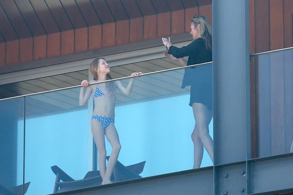 Η Kate Moss με την κόρη της στο Rio de Janeiro - εικόνα 4