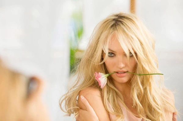 Η Candice Swanepoel ποζάρει για το νέο άρωμα της Victoria's Secret - εικόνα 6
