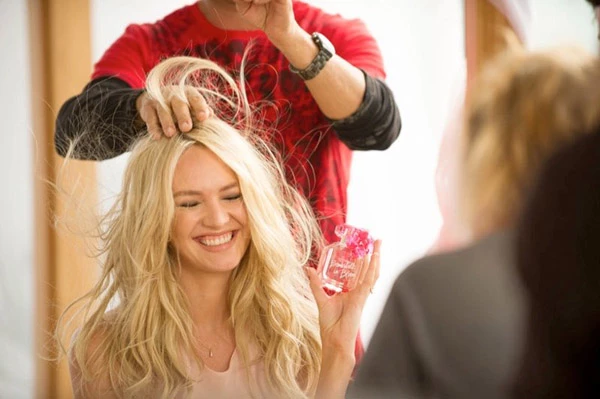 Η Candice Swanepoel ποζάρει για το νέο άρωμα της Victoria's Secret - εικόνα 5