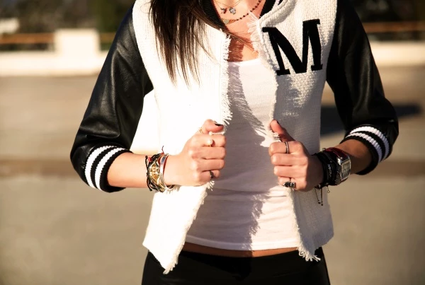 Shoprano προτείνει outfits και βραχιολάκια για το «Μάρτη» για να ξεκινήσει καλά ο μήνας! - εικόνα 5