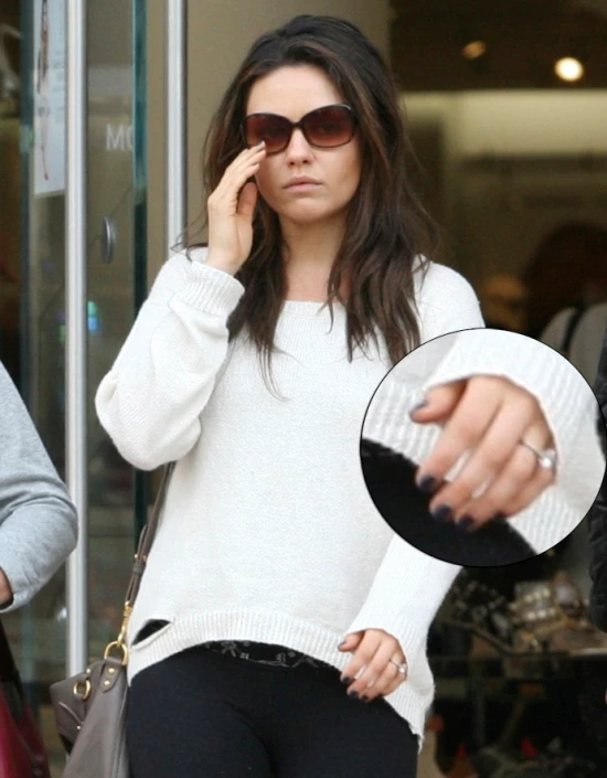Mila Kunis - Ashton Kutcher: Επισημοποίησαν τη σχέση τους! Δες το δαχτυλίδι αρραβώνων - εικόνα 4