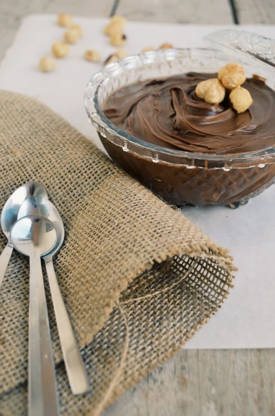 Συνταγές με σοκολάτα | Σπιτική πραλίνα, μπισκότα σοκολάτας και μους σοκολάτας χωρίς αβγά