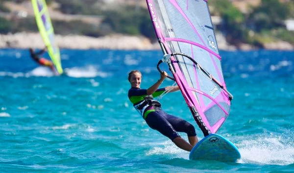 Spotted: Η Ελεονώρα Μελέτη στην Ανάβυσσο για windsurf - εικόνα 3