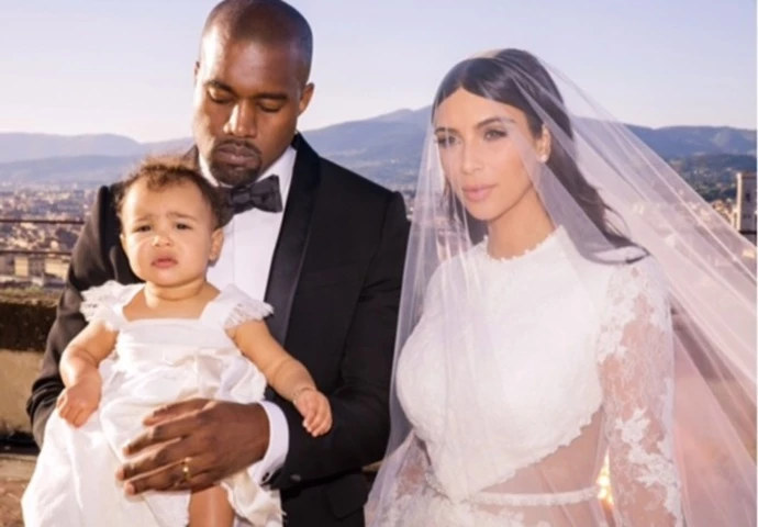 Kim Kardashian: Η πρώτη φωτογραφία της οικογένειας στα social media 