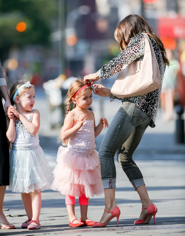 Fashion Icon kids: H Sarah Jessica Parker βολτάρει με τα κορίτσια της - εικόνα 2