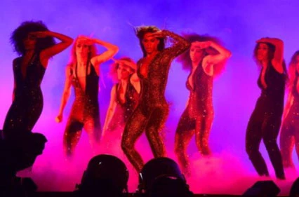 ΒΙΝΤΕΟ: H Beyonce στη σκηνή με Vrettos Vrettakos - εικόνα 2